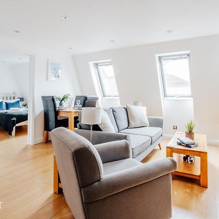 Central 3 Bed Apartment At Regents Court, Newbury Newbury  Buitenkant foto