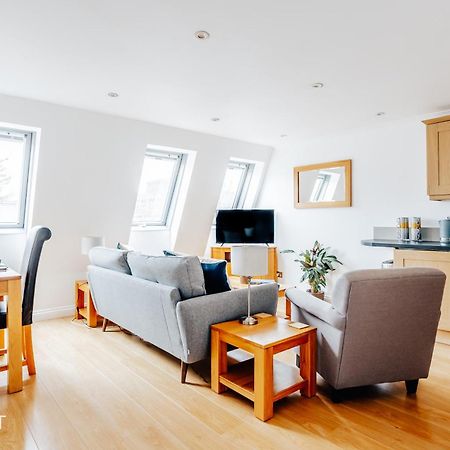 Central 3 Bed Apartment At Regents Court, Newbury Newbury  Buitenkant foto