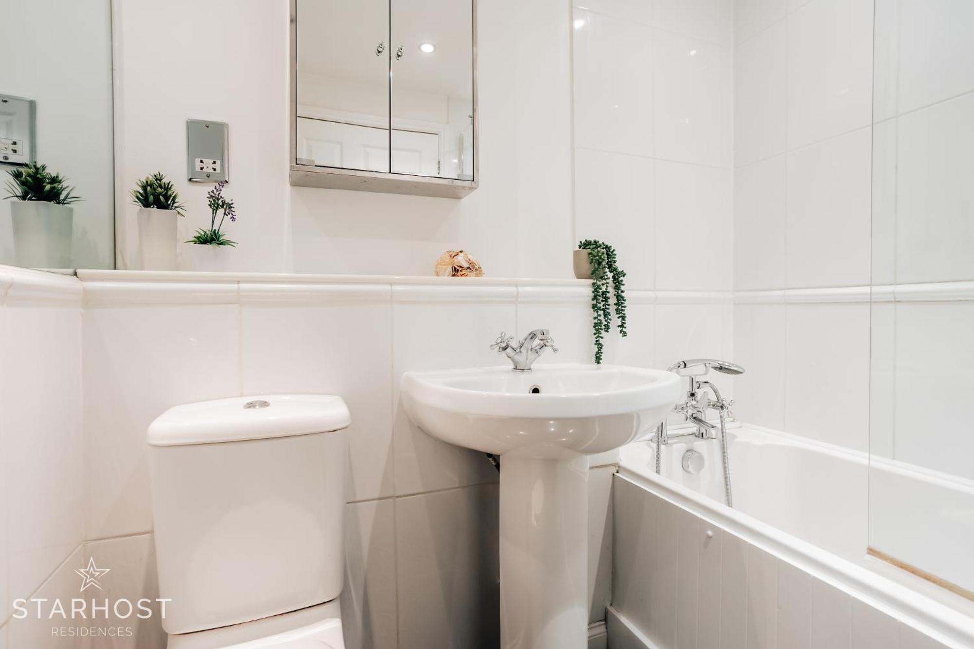 Central 3 Bed Apartment At Regents Court, Newbury Newbury  Buitenkant foto